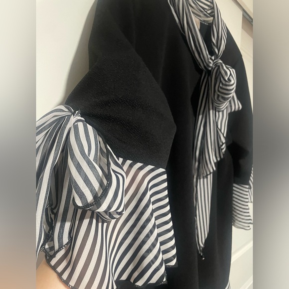 🖤🤍Black and White Zadie B’s Neck Tie, Bell Sleeve Tunic🖤🤍 - Picture 2 of 10